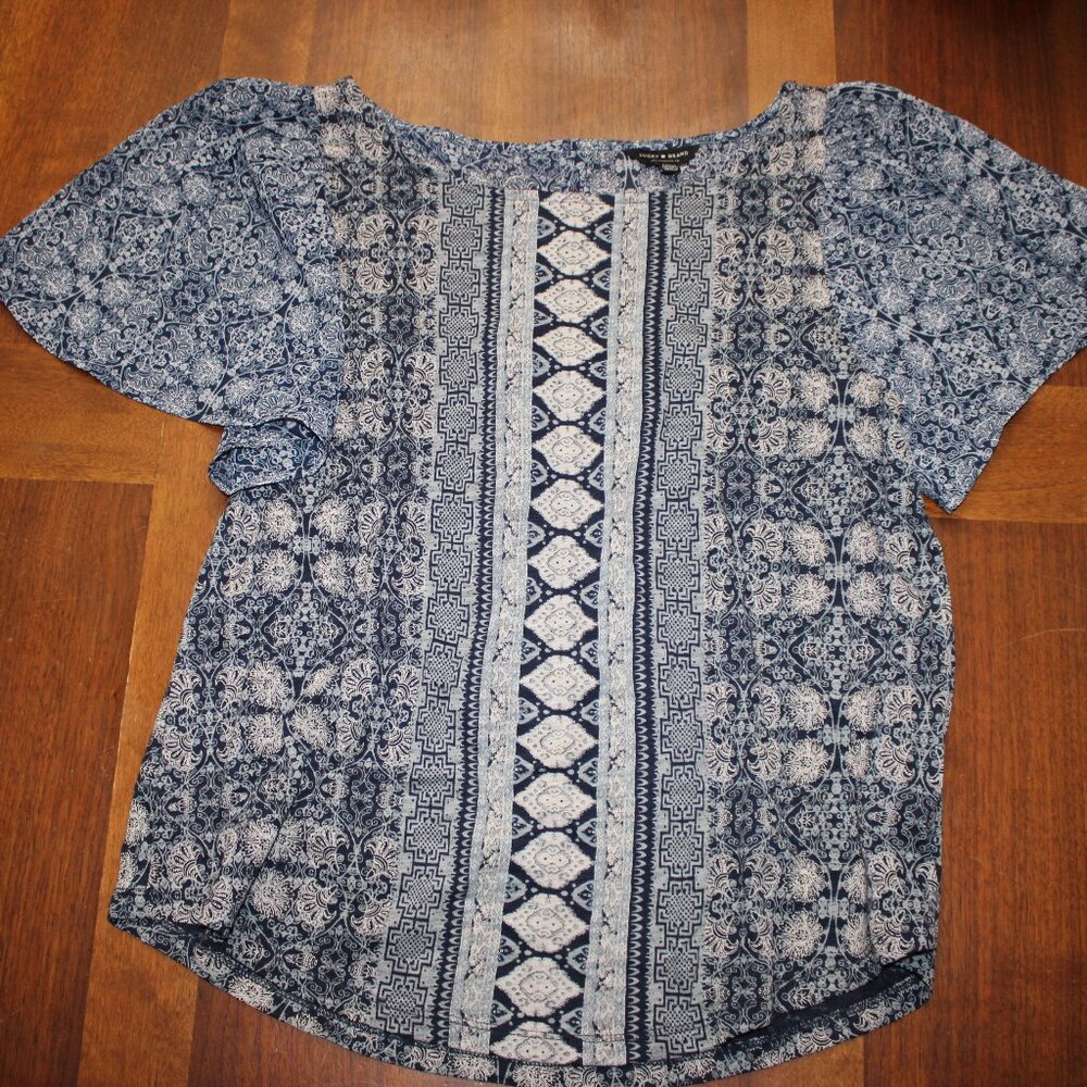 Lucky Brand Blue Flutter Sleeve Cut Out Back Top Size Medium NWOT